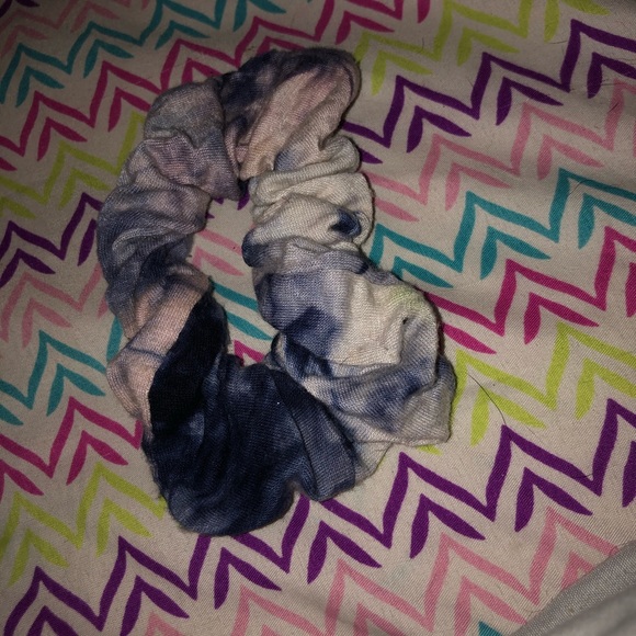Scrunches - Picture 4 of 8
